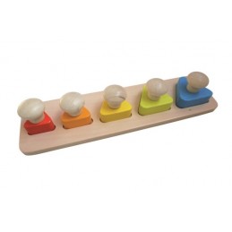 TRIANGLE PUZZLE WITH KNOBS